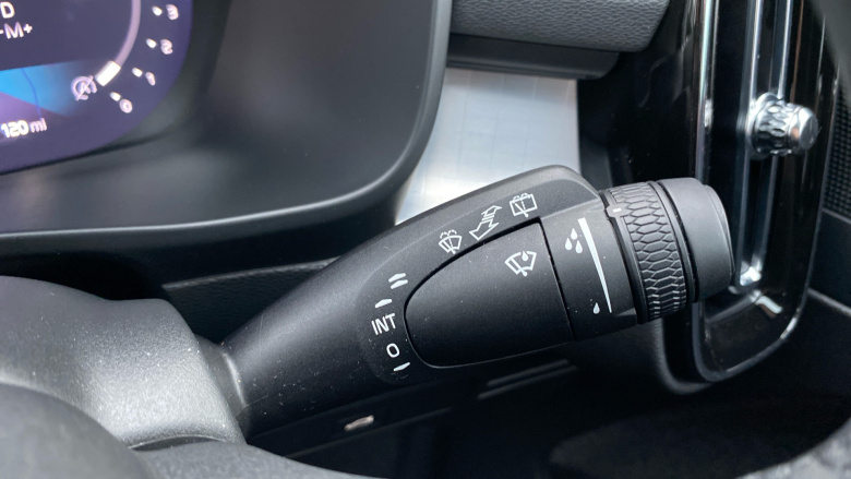 Volvo XC40 2.0 B3P Plus Black Edition 5dr Auto Petrol Estate